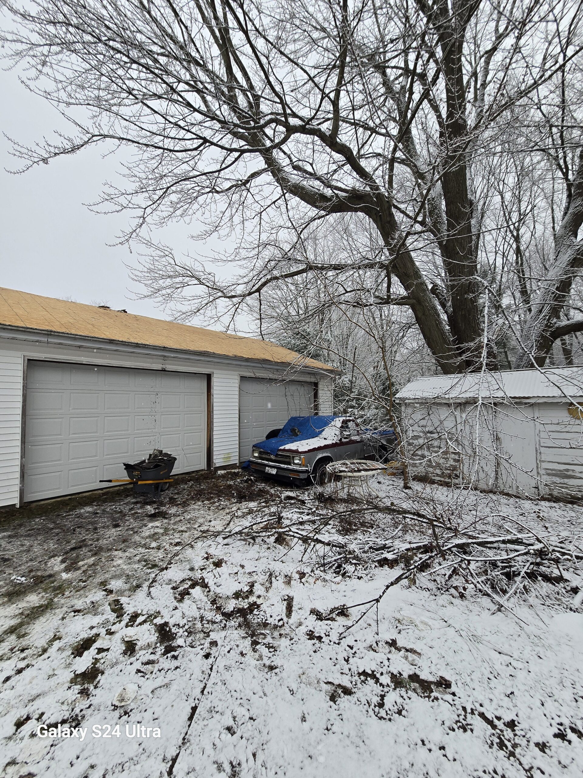Does a Roofer Need to be Licensed, Bonded, and Insured?