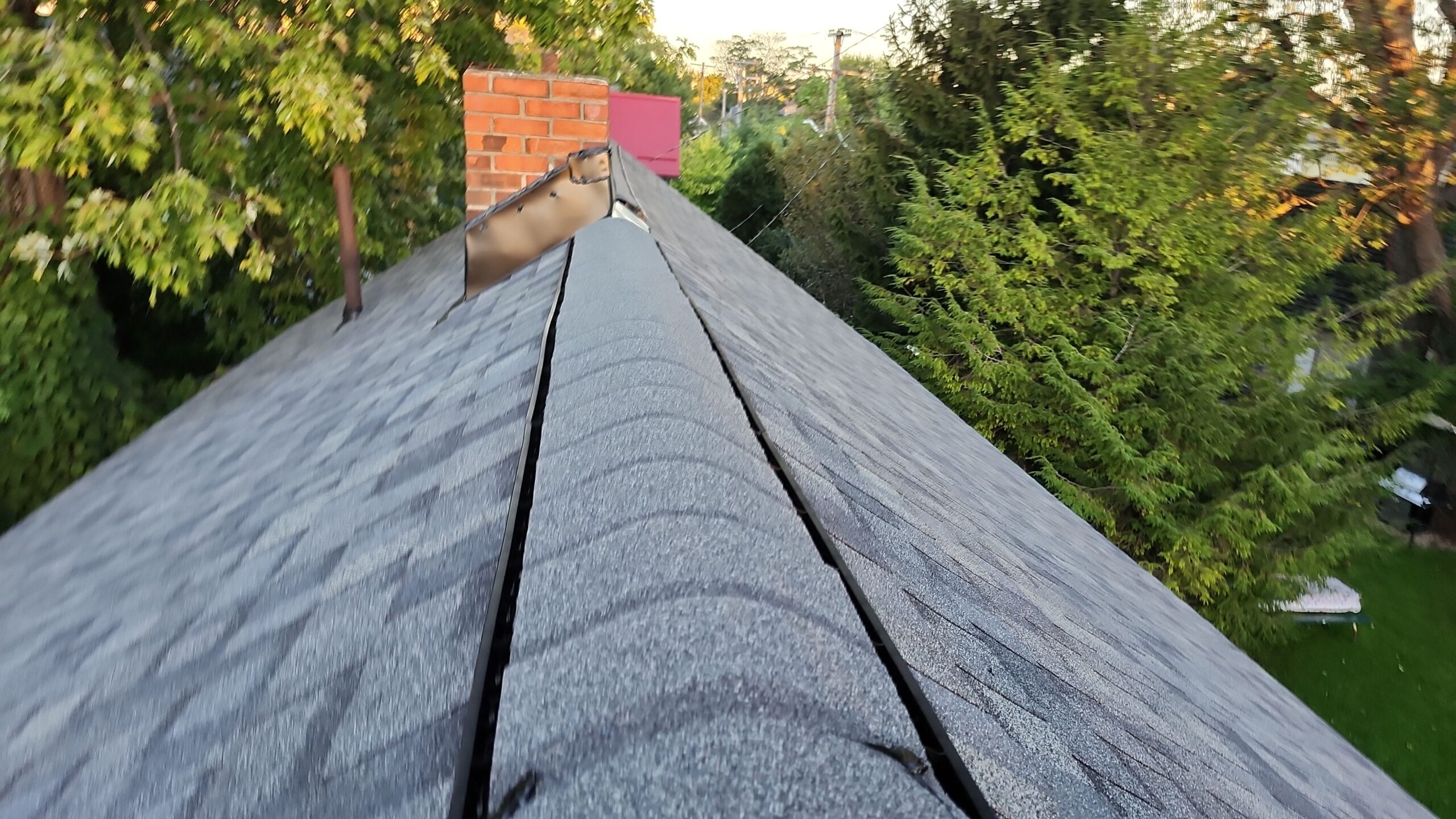 How Do You Not Get Scammed By a Roofer? 8 Types of Roofing Scams