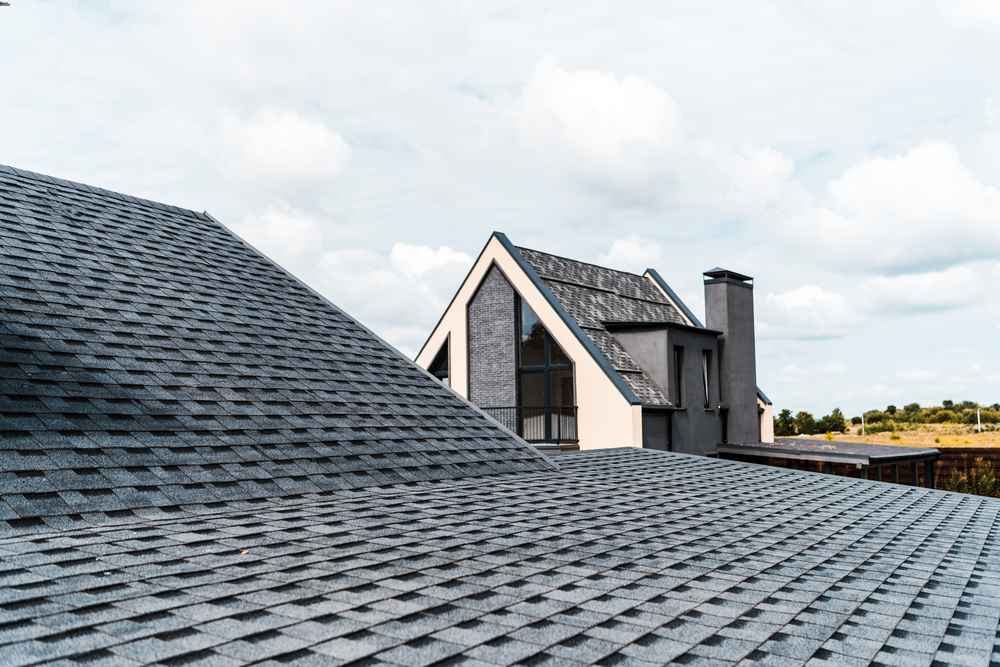 top asphalt roofing contractor in Cleveland OH