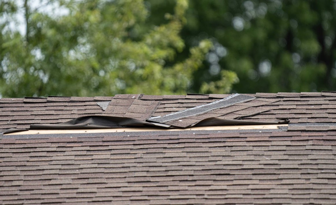 roof storm damage signs in Lake County, OH