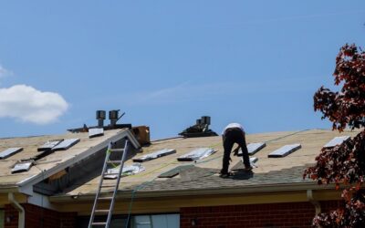 Licensed Contractor vs. Handyman vs. DIY Roof Repair: What’s The Smartest Choice?